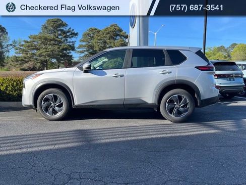 Used 2024 Nissan Rogue SV FWD image 4