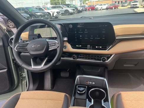 Used 2025 Chevrolet Equinox ACTIV w/ Safety and Technology Package AWD/4WD image 52