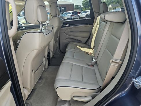 Used 2019 Jeep Grand Cherokee Overland RWD image 15