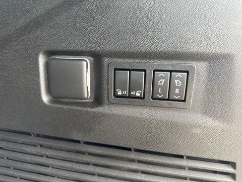 Used 2022 GMC Yukon AT4 AWD/4WD image 25