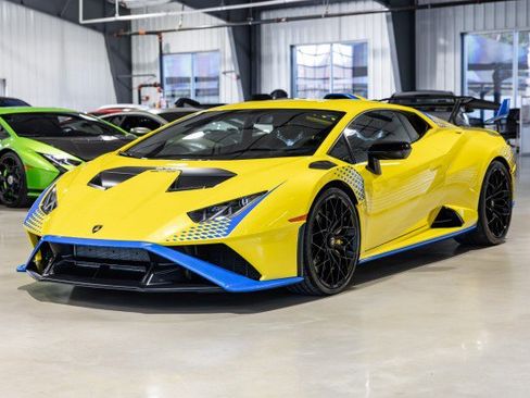 Used 2022 Lamborghini Huracan STO image 2
