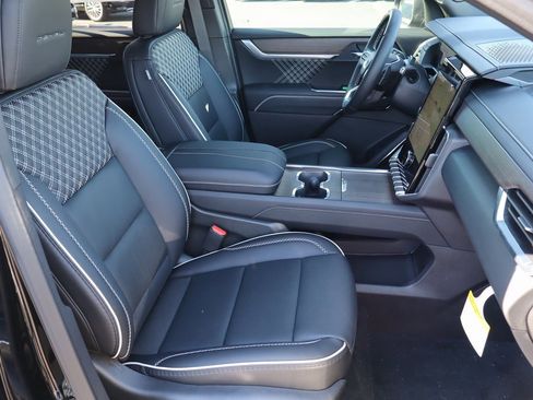 New 2026 GMC Acadia Denali w/ Super Cruise Package image 28