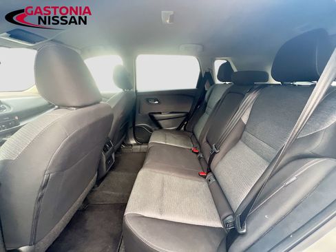 Used 2023 Nissan Rogue SV image 30