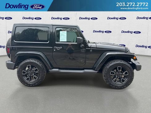 Used 2017 Jeep Wrangler Sahara AWD/4WD image 9