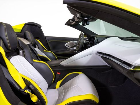 Used 2021 Chevrolet Corvette Stingray Premium Conv w/ Z51 Performance Package RWD image 20