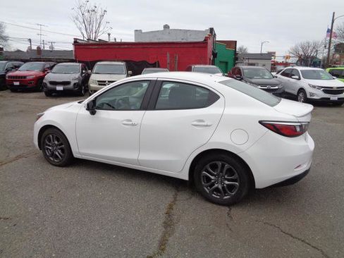 Used 2019 Toyota Yaris Sedan image 3