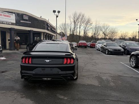 Used 2018 Ford Mustang Coupe RWD image 13