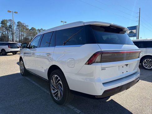 New 2026 Lincoln Navigator Reserve AWD/4WD image 11