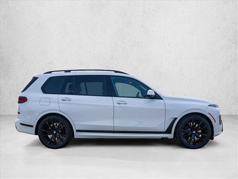 Used 2027 BMW X7 xDrive40i w/ M Sport Package AWD/4WD image 4