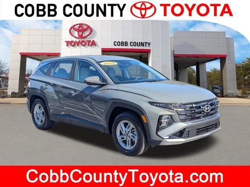 Used 2025 Hyundai Tucson SE image 1