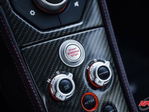 Used 2016 McLaren 675LT Coupe RWD image 20