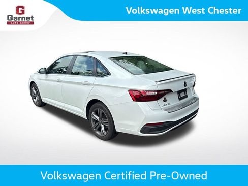 Used 2023 Volkswagen Jetta SE FWD image 2