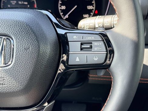 Used 2025 Honda Pilot TrailSport image 9