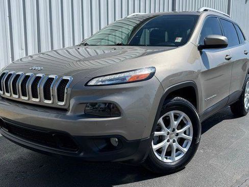 Used 2017 Jeep Cherokee Latitude w/ Cold Weather Group image 1