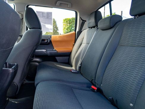 Used 2018 Toyota Tacoma SR5 AWD/4WD image 15
