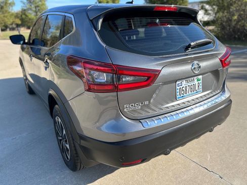 Used 2020 Nissan Rogue Sport S image 8