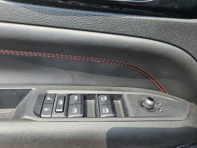 Used 2025 Jeep Compass Trailhawk AWD/4WD image 12