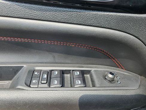 Used 2025 Jeep Compass Trailhawk AWD/4WD image 12