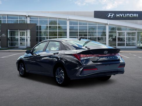 New 2026 Hyundai Elantra SEL FWD image 5