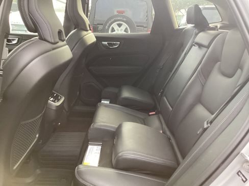 Certified 2022 Volvo XC60 B5 Inscription w/ Climate Package image 32