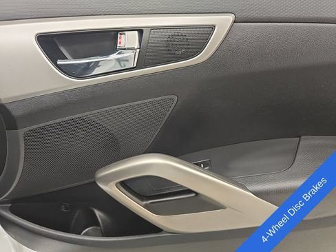 Used 2016 Hyundai Veloster FWD image 11