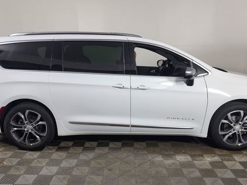 New 2026 Chrysler Pacifica Pinnacle image 8
