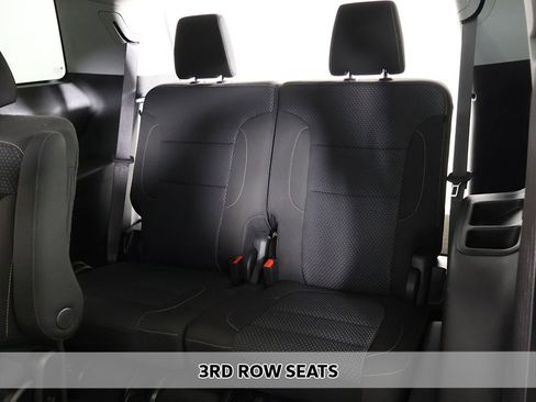 Used 2023 GMC Acadia SLE w/ Driver Convenience Package image 4