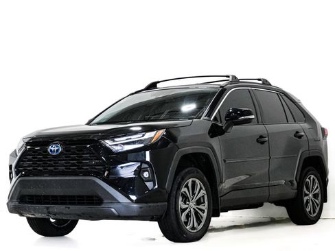 Used 2023 Toyota RAV4 XLE Premium AWD/4WD image 3