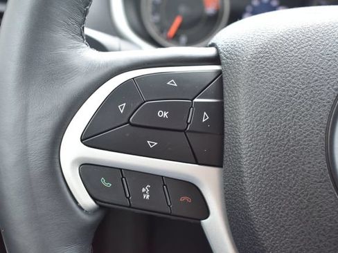Used 2018 Jeep Cherokee Trailhawk w/ Cold Weather Group AWD/4WD image 22