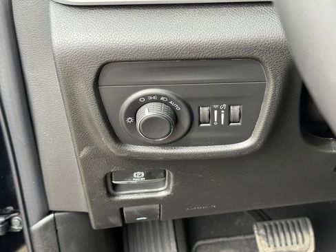 New 2026 Jeep Grand Cherokee Altitude AWD/4WD image 18