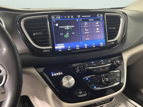 Used 2022 Chrysler Pacifica Touring-L FWD image 22