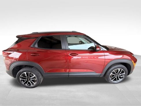 Used 2025 Chevrolet TrailBlazer LT w/ Driver Confidence Package image 8