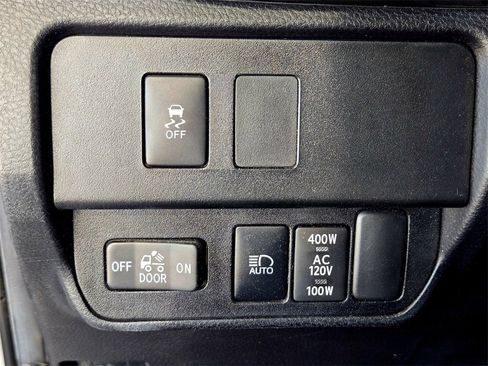 Used 2022 Toyota Tacoma TRD Off-Road image 25