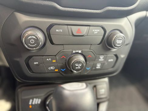 Used 2020 Jeep Renegade Altitude AWD/4WD image 24