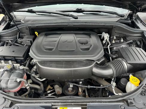 Used 2019 Jeep Grand Cherokee Laredo AWD/4WD image 10