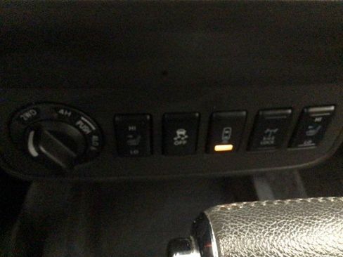 Used 2016 Nissan Frontier PRO-4X w/ Pro-4x Luxury Package AWD/4WD image 21