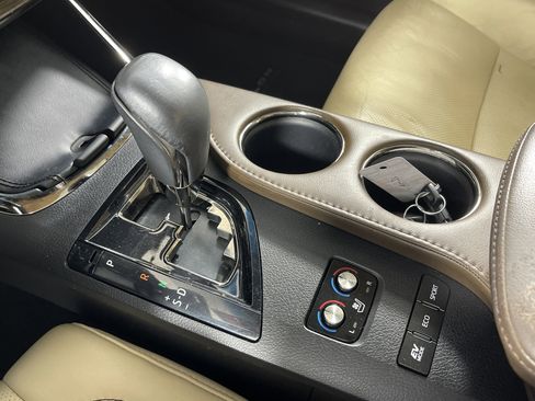 Used 2013 Toyota Avalon Limited image 24