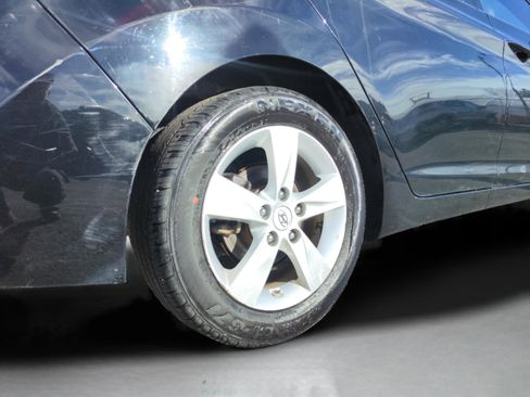 Used 2013 Hyundai Elantra GLS w/ Preferred Pkg image 32