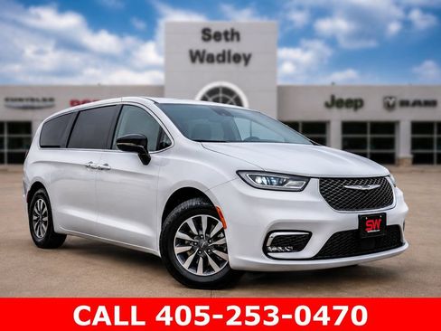 Used 2024 Chrysler Pacifica Limited FWD image 62