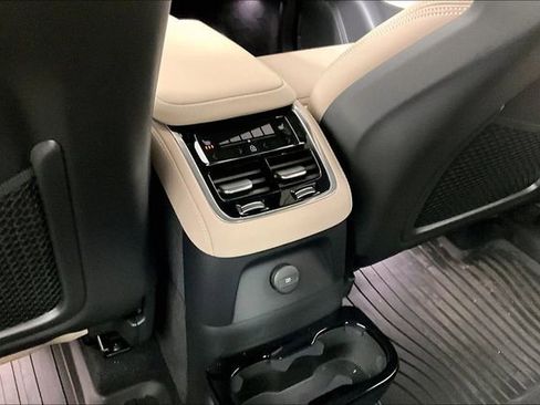 Used 2026 Volvo XC90 T8 Ultra w/ Protection Package AWD/4WD image 8