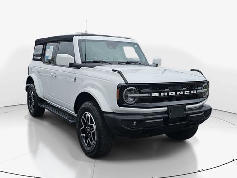 Used 2022 Ford Bronco Outer Banks AWD/4WD image 2
