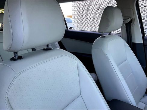 Used 2019 Volkswagen Tiguan SE w/ Panoramic Sunroof Package image 7