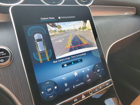 Used 2025 Mercedes-Benz GLC 300 image 31