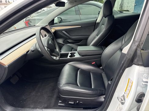 Used 2021 Tesla Model 3 Standard Range Plus image 3