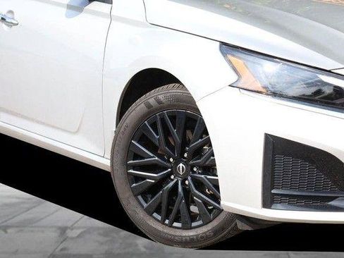 Used 2025 Nissan Altima 2.5 SV w/ SV Special Edition Package AWD/4WD image 3