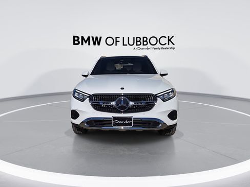 Used 2025 Mercedes-Benz GLC 300 4MATIC image 3