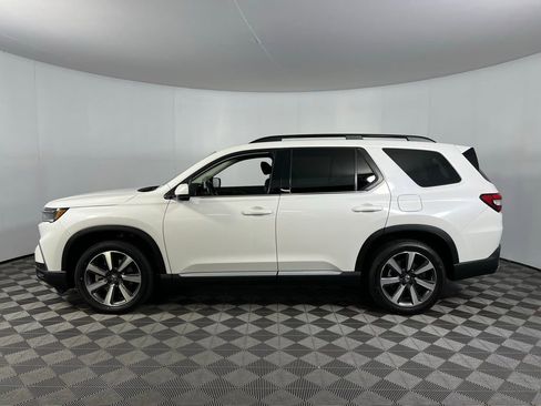 Used 2025 Honda Pilot Touring image 9