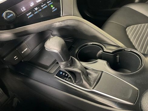 Used 2018 Toyota Camry SE image 18