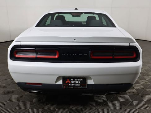 Used 2019 Dodge Challenger SXT image 9