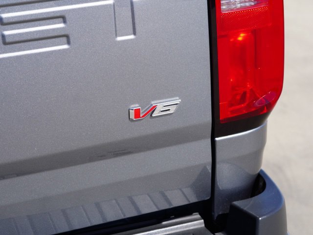 Used 2021 Chevrolet Colorado LT w/ LT Convenience Package RWD image 14